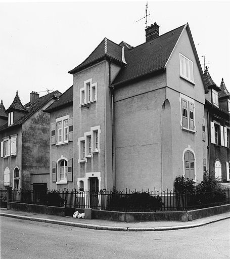 Cité Colonie Haller, vue d'une maison à l'angle de la rue du Pommier et de la rue Emile Combes.