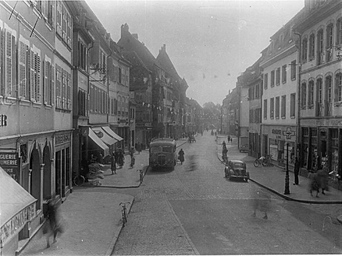 Vue ancienne de la rue Nationale vers l'est.