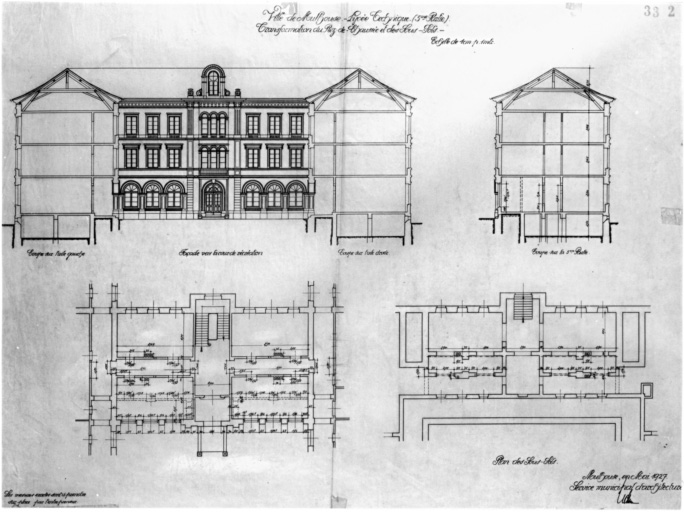 Façade vers la cour de récréation. Coupe sur la cinquième partie, plan des sous-sols.