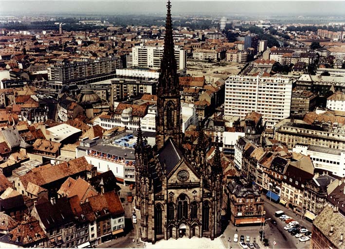 Vue aérienne du temple Saint-Etienne, prise du sud-ouest.