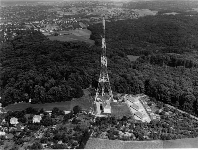 Vue aérienne du Tannewald avec le relais TV.