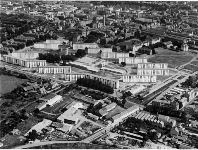 Vue aérienne du Quartier nord avec à gauche la cité Wolf, au fond de l'église Sainte Jeanne d'Arc et la caserne Lefebvre en haut à droite.