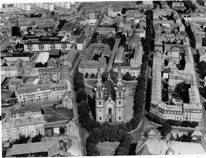 Vue aérienne du quartier de l'église Saint-Fridolin.