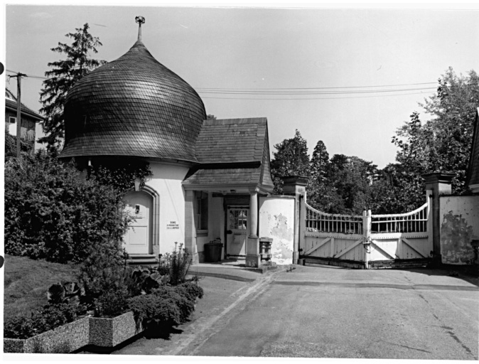 Entrée inférieure (A) vue de l'intérieur.