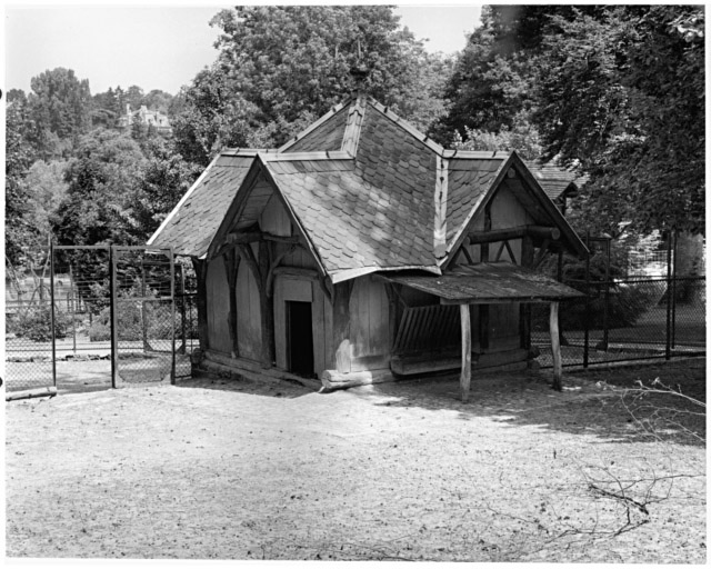 Maisonnette des cerfs et des moutons (G).