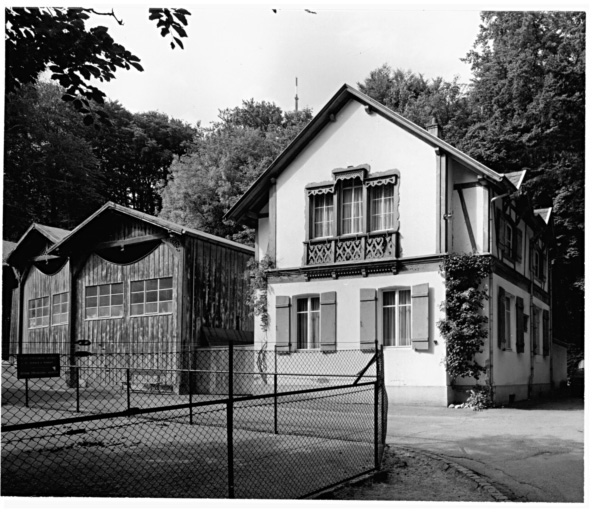 Ancien restaurant et hall (actuellement logement de service et hangars), 1868.