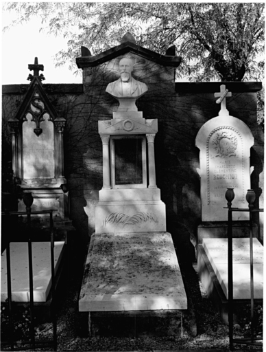 Cimetière protestant : tombeau de Edouart Beugniot (allée s). Vue d'ensemble.