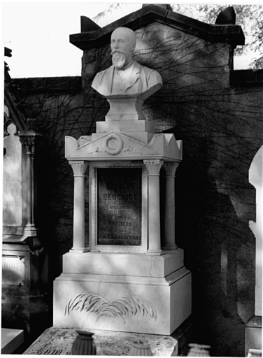 Cimetière protestant : vue plus rapprochée du tombeau de Edouart Beugnio (allée s).