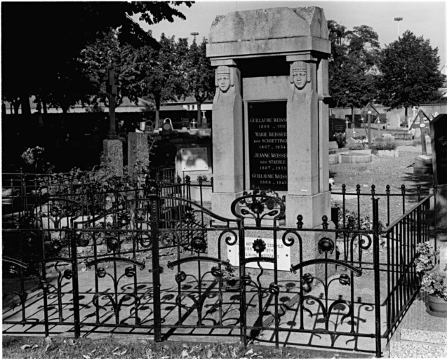 Cimetière protestant : tombeau de la famille Weissert (allée b). Vue d'ensemble.