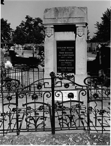 Cimetière protestant : tombeau de la famille Weissert (allée b). Vue d'ensemble.