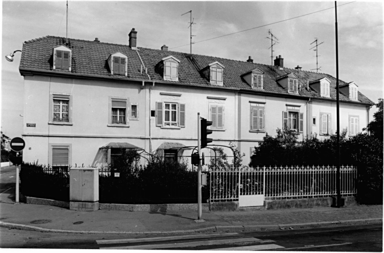 Ancienne cité. Alignement de puis le pont du Canal : maison de contremaîtres (type H sur le plan de Penot).