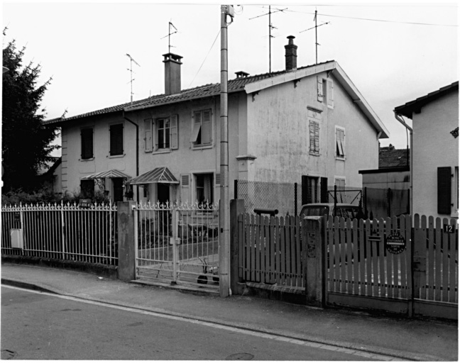 Ancienne cité. Type de maisons carrées à quatre unités sans cave (type B' sur le plan de Penot).