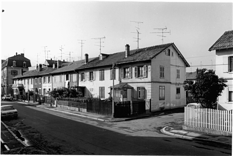 Nouvelle cité. Alignement (entre la rue Monthyon et la rue Thénard) : maisons en bande (type K sur le plan de Penot).