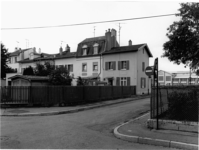 Ancienne cité. Maisons en bande : maisons en cours et jardins (type F sur le plan de Penot).