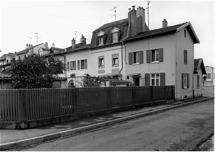 Ancienne cité. Maisons en bande : maisons en cours et jardins (type F sur le plan de Penot).