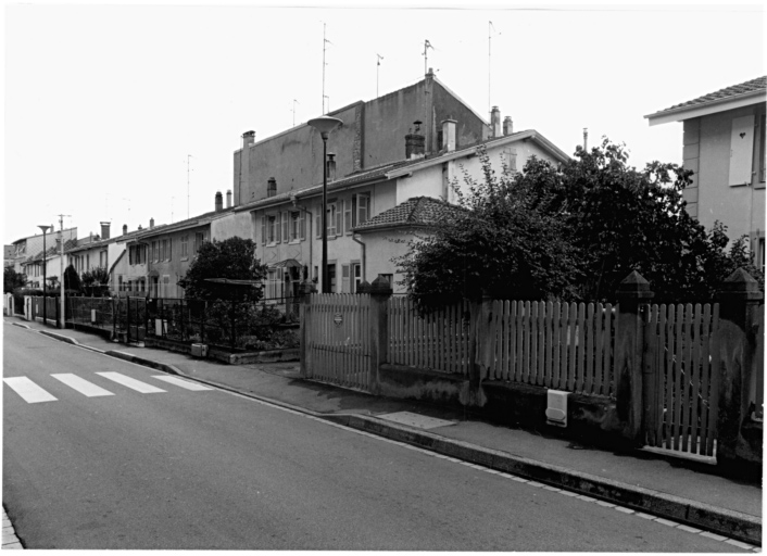 Ancienne cité. Type de maisons carrées à quatre unités sans cave (type B sur le plan de Penot).