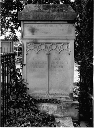 Cimetière protestant : tombeau de Ursula Blech et de Jean-Jacques Blech (secteur PQ). Vue d'ensemble.