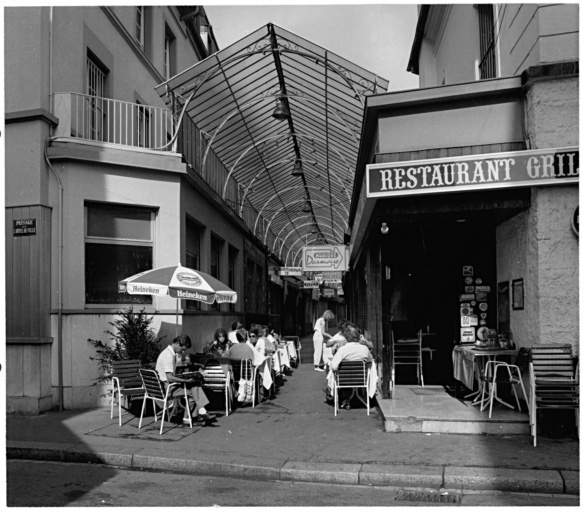 Vue depuis le passage de l'hôtel de ville.