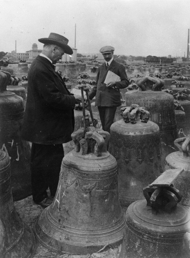 Anciennes cloches de Burnhaupt-le-Bas fondues en 1843 et déposées à Francfort-sur-le-Rhin en 1917.