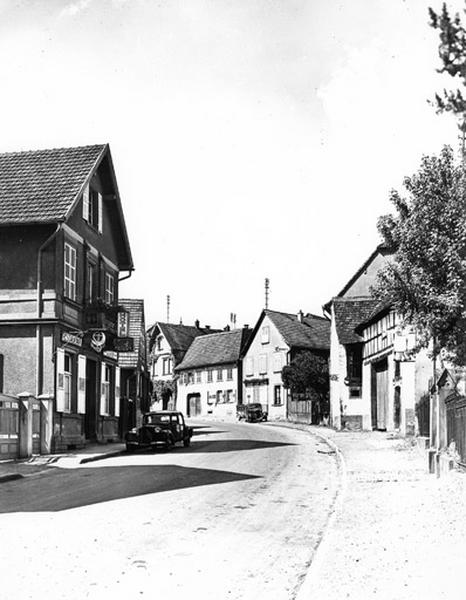 Rue des Manteaux-Rouges.