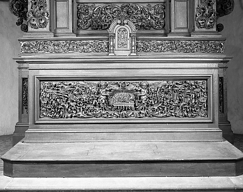 Autel, gradin d'autel, tabernacle, retable (maître-autel, autel tombeau, retable architecturé)