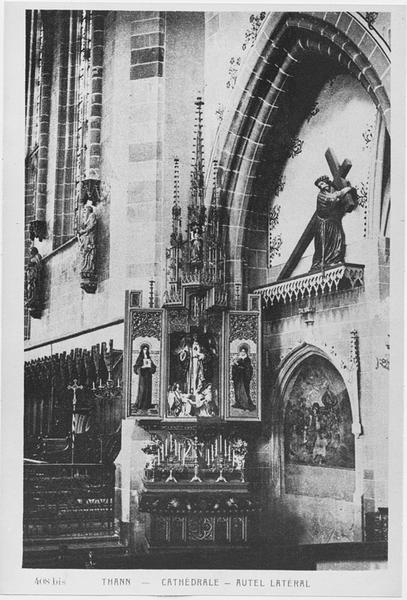 Vue de l'autel retable du Sacré Coeur.