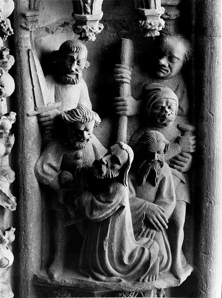 Portail ouest, voussure V, rouleau 2, relief V23 : Martyre des Saints Simon et Jude.(détail)