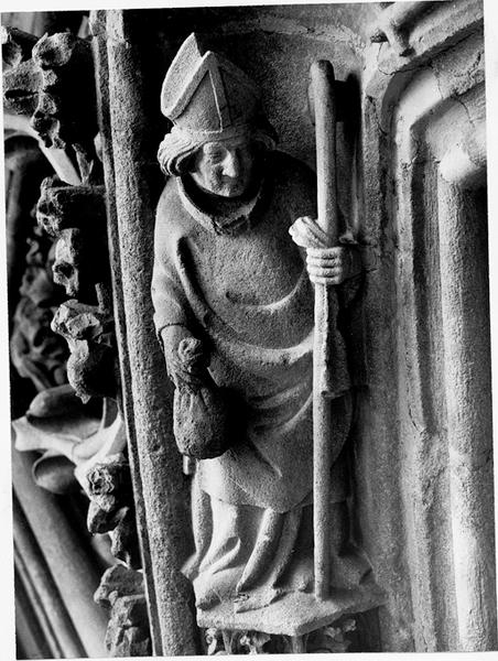 Façade ouest, portail, voussure B, scène B13: haut relief représentant le martyre de Saint Nicolas.