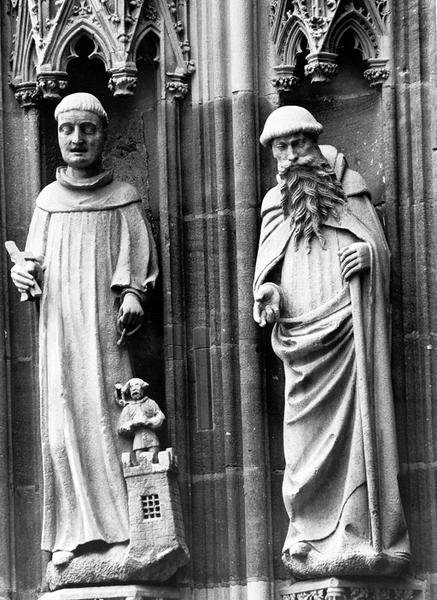 Façade ouest : statues de Saint Léonard (02) et de Saint Amarin (03), après restauration.