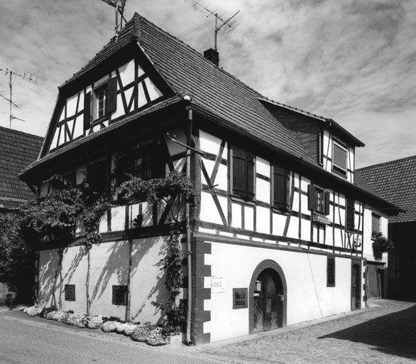 Ferme : Ruisseau (rue du) 3, à Birlenbach. Vue de trois quarts.