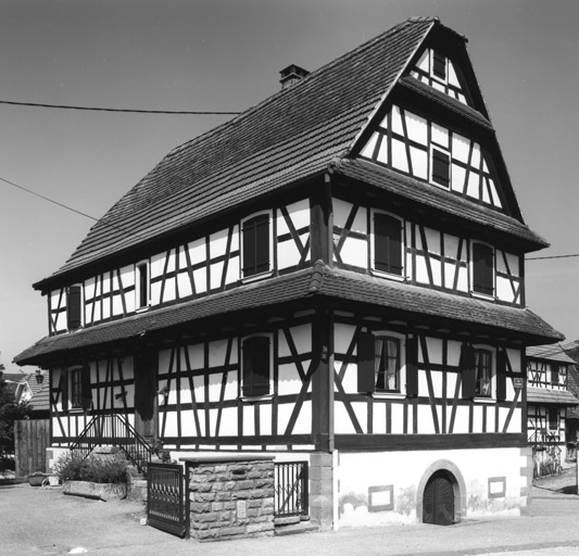 Ferme, Berger (rue du) 20. Vue de trois quarts.