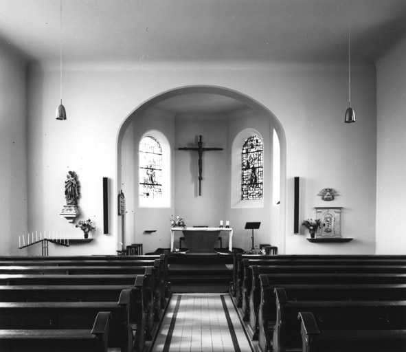 Eglise paroissiale sainte-Barbe. Intérieur : vue d'ouest en est.