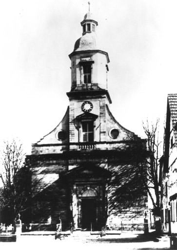 Vue d'ensemble de l'ancienne église.