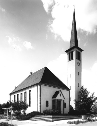Eglise protestante (non étudiée), Principale (rue). Vue de trois quarts du temple édifié en 1961.