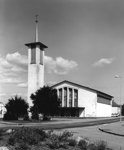 Route de Hatten, église paroissiale saint-Gal, inaugurée en 1963 : vue d'ensemble.