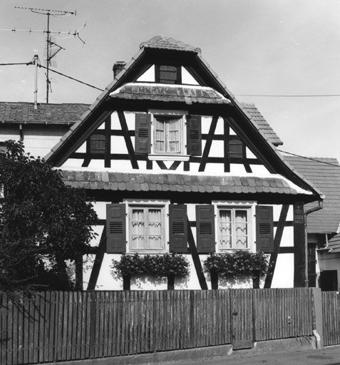 Ferme, Betschdorf (rue de) 39. Pignon sur rue du logis.