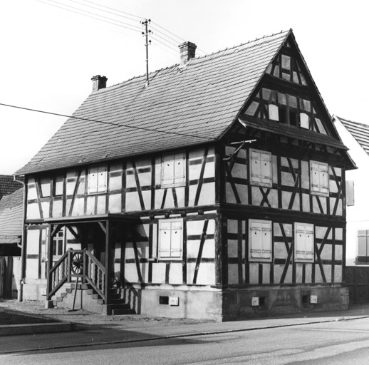 Ferme, Betschdorf (rue de) 30. Vue de trois quarts.