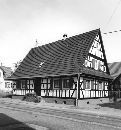 Ferme, Principale (rue) 10. Vue de trois quarts droit.