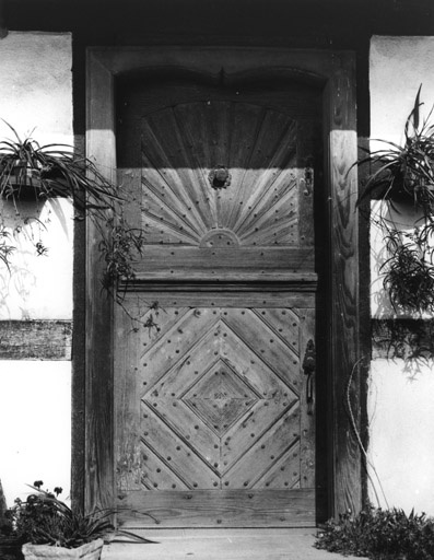 Ferme : 14 rue Seefeld à Hoffen. Porte d'entrée du logis.