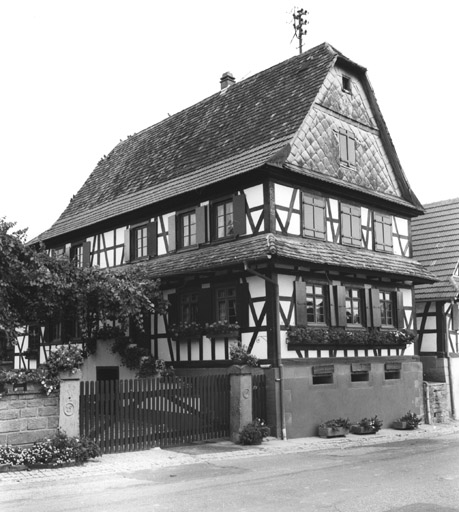 Ferme : Principale (rue) 28, à Hohwiller. Vue d'ensemble.