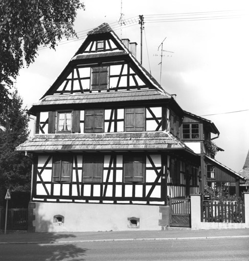 Ferme, Surbourg (rue de) 19. Mur pignon sur rue : vue d'ensemble.