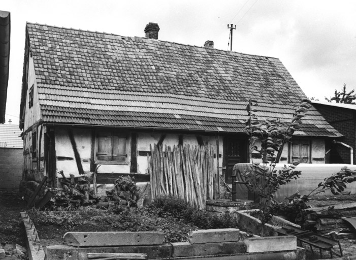 Logis : vue de trois quarts.