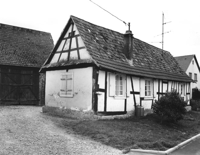 Vue d'ensemble de trois quarts gauche.