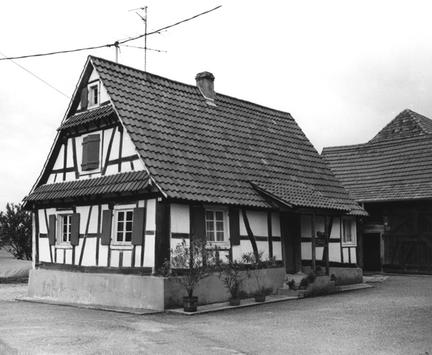 Ferme : Maire-Weishaar (rue du) 3. Logis.