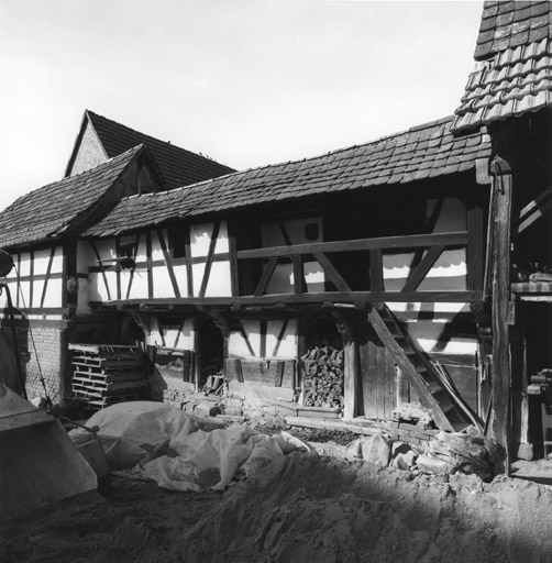 Ferme, 32 rue des Seigneurs à Schwabwiller. Bâtiments annexes : détail.