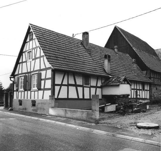 Ferme : Moulin (rue du) 8, à Schwabwiller. Logis : vue de trois quarts droit.