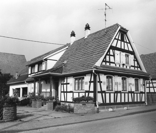 Maison de potier : Vieille-Rue () 14. Vue de trois quarts.