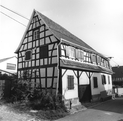 Maison de potier : Poterie (rue de la) 6. Vue de trois quarts gauche.