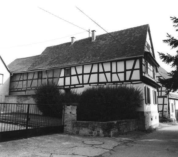 Maison de potier : Poterie (rue de la) 8. Vue de trois quarts gauche.