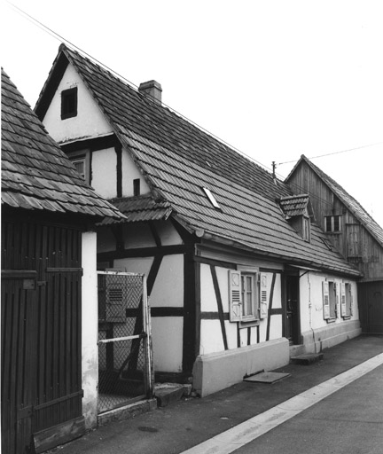 Ferme : Bergers (impasse des) 1. Vue de trois quarts du logis.